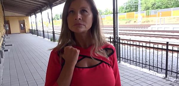  Karolina - Public Pickups